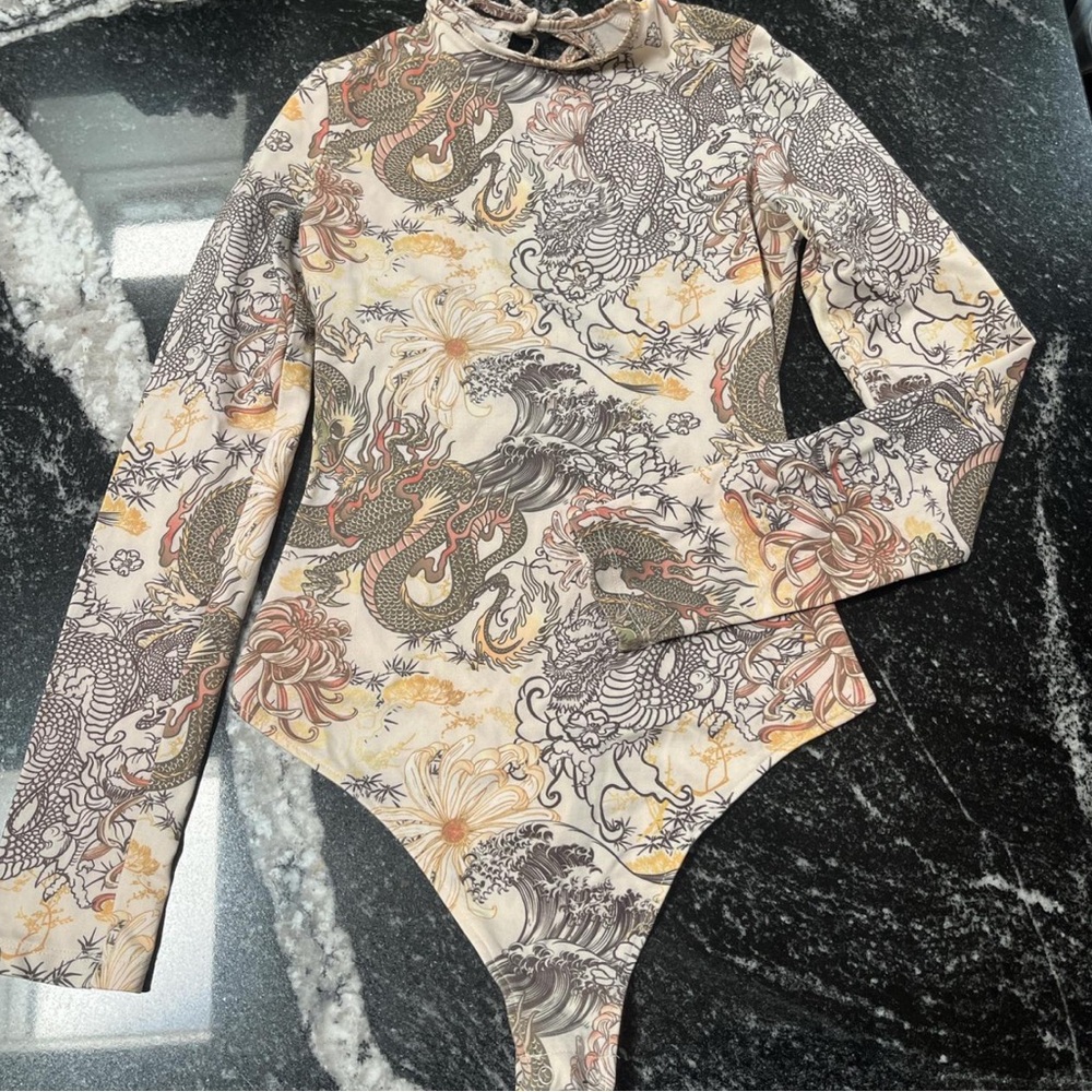 Bershka dragon bodysuit 

-size small
-could fit xsmall